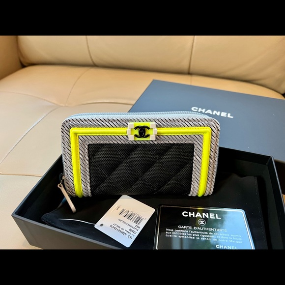 CHANEL Flou small zipped boy wallet limited edition brand new - Picture 8 of 13